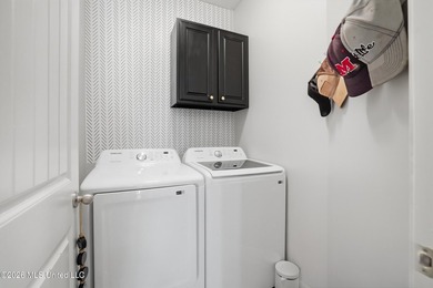 Adorable home in Palm Ridge! Walk in and immediately notice the - photo 34