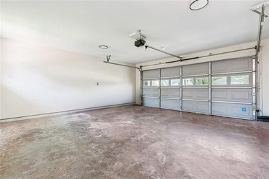 Move-in-ready in Beverly Hills, just steps from Lake - photo 34