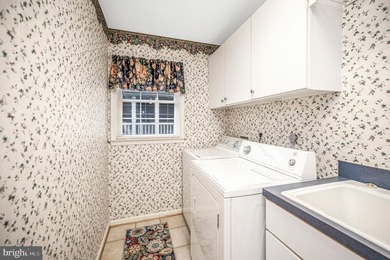 Step into the Lake of the Woods lifestyle with this inviting - photo 42
