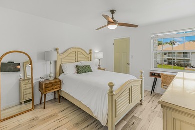 Rare opportunity just 1/2 mile from the beach! This updated 1 - photo 12