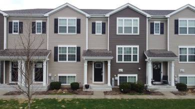 Lake Townhome/Townhouse Sale Pending in Pingree Grove, Illinois