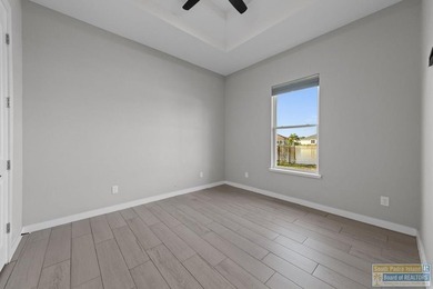 Perfectly located four bedroom, 3 bath custom home located in - photo 23