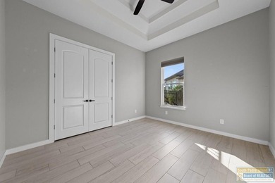 Perfectly located four bedroom, 3 bath custom home located in - photo 24