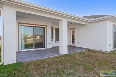 Perfectly located four bedroom, 3 bath custom home located in - photo 27