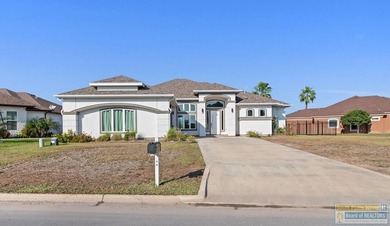 Perfectly located four bedroom, 3 bath custom home located in - photo 38