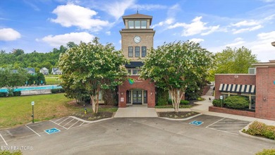 Welcome to this beautiful 4 bedroom, 3 bath standalone in the - photo 6