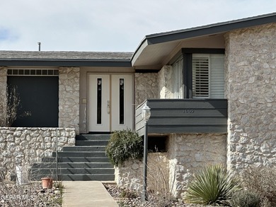 PANORAMIC VIEWS - POOL - GOLF COURSE LIVING! This mid-century - photo 1