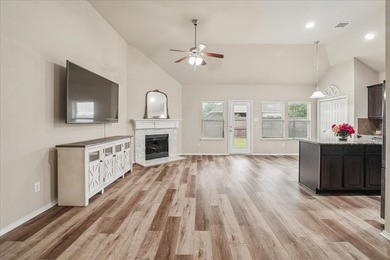 Welcome home to this beautifully maintained 3-bedroom, 2-bath - photo 4