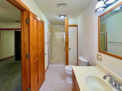 Beautiful riverfront property featuring a spacious 3-bedroom - photo 11