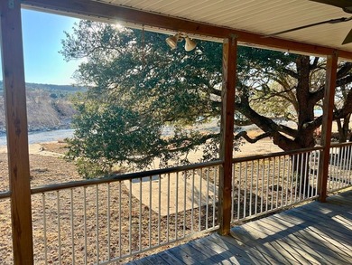 Beautiful riverfront property featuring a spacious 3-bedroom - photo 19