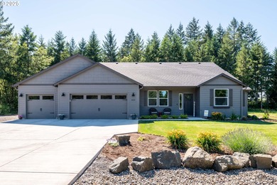 Fern Ridge Lake Home For Sale in Veneta Oregon