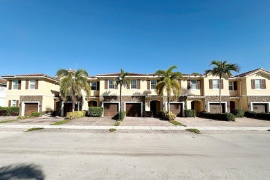 Welcome to this charming 4-bedroom, 2.5-bathroom townhouse - photo 1