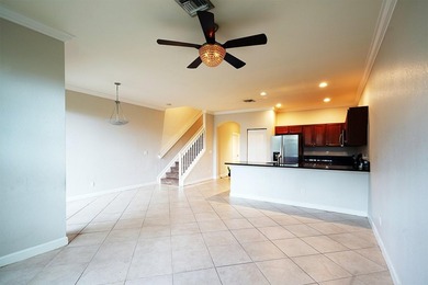 Welcome to this charming 4-bedroom, 2.5-bathroom townhouse - photo 6