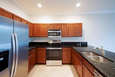 Welcome to this charming 4-bedroom, 2.5-bathroom townhouse - photo 9