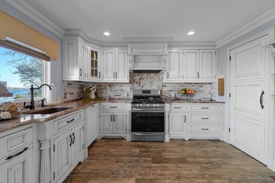 Discover the beauty of Lake Montauk from this impressive - photo 12