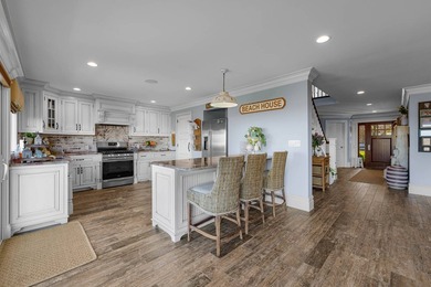 Discover the beauty of Lake Montauk from this impressive - photo 13