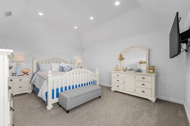 Discover the beauty of Lake Montauk from this impressive - photo 23