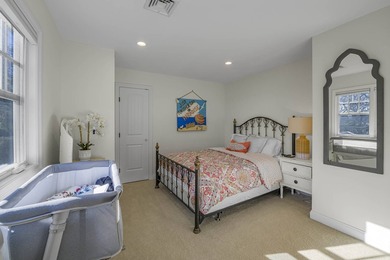 Discover the beauty of Lake Montauk from this impressive - photo 24