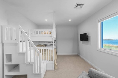 Discover the beauty of Lake Montauk from this impressive - photo 26