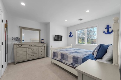 Discover the beauty of Lake Montauk from this impressive - photo 29