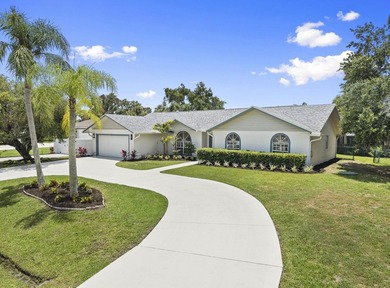Welcome to this stunning, fully renovated 4-bedroom, 2-bath - photo 8
