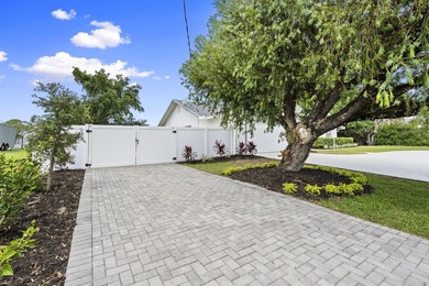 Welcome to this stunning, fully renovated 4-bedroom, 2-bath - photo 9