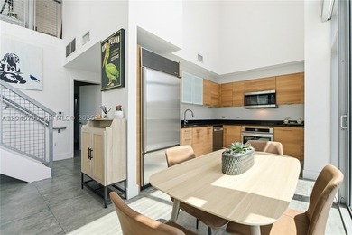 This beautiful corner loft residence offers 2 bedrooms, 2 - photo 3