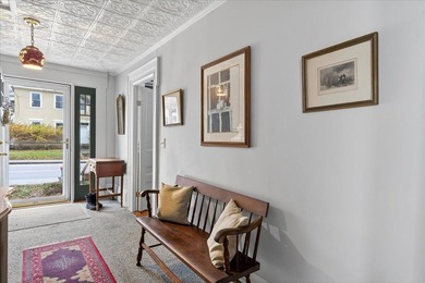 Vintage charm meets an ideal location at 227 High Street in - photo 3