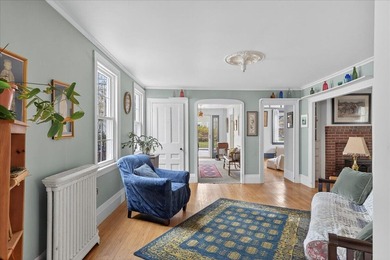 Vintage charm meets an ideal location at 227 High Street in - photo 4