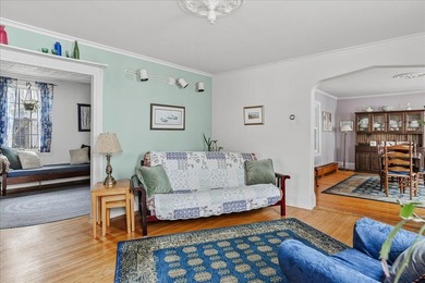 Vintage charm meets an ideal location at 227 High Street in - photo 6