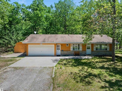 This well maintained 2 bedroom, 2 bathroom home offers 1,100 - photo 1