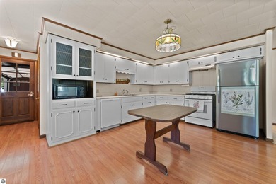 This well maintained 2 bedroom, 2 bathroom home offers 1,100 - photo 5