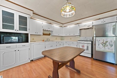 This well maintained 2 bedroom, 2 bathroom home offers 1,100 - photo 6
