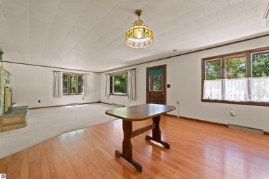 This well maintained 2 bedroom, 2 bathroom home offers 1,100 - photo 8