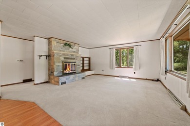 This well maintained 2 bedroom, 2 bathroom home offers 1,100 - photo 9