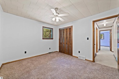 This well maintained 2 bedroom, 2 bathroom home offers 1,100 - photo 10