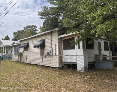 Fixer-upper full of 1930s charm in original Gulfport area, just - photo 2