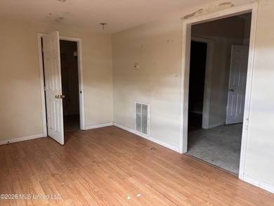 Fixer-upper full of 1930s charm in original Gulfport area, just - photo 3