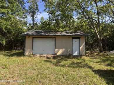 Fixer upper just north of I10 with almost half an acre of land - photo 6