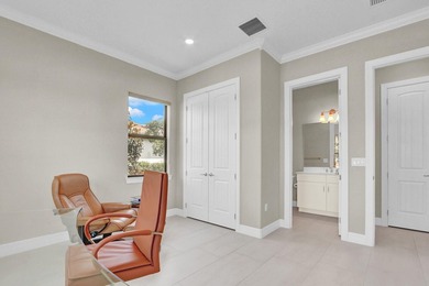 Stunning 4 bedroom/ 3.5 bath on .42 acres in the gated community - photo 6