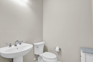 Stunning 4 bedroom/ 3.5 bath on .42 acres in the gated community - photo 8