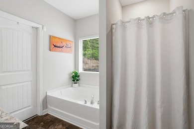 Welcome to this beautiful home located in the prestigious Mirror - photo 20