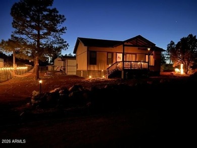 Nestled in the White Mountains of Arizona, Lakeside is a vibrant - photo 2