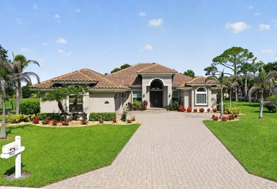 Stunning beautifully designed 4/2.5/3 pool home located on the - photo 2