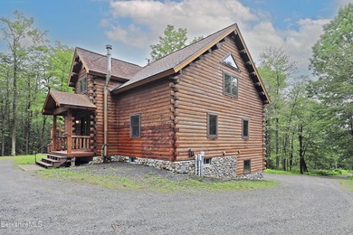 (private lake, pond, creek) Home For Sale in Becket Massachusetts