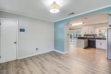 Adorable, move-in ready home featuring a fully fenced backyard - photo 4