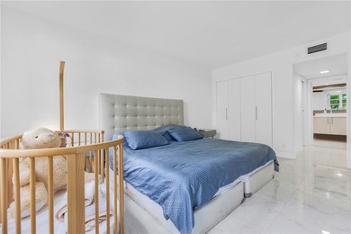 This beautiful and bright all remodeled apartment offer 3