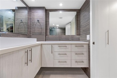 This beautiful and bright all remodeled apartment offer 3