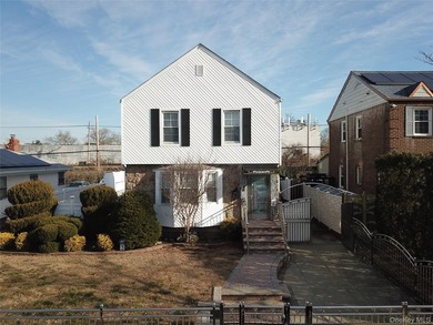 Here is a rare opportunity to own a well-cared for duplex - photo 1