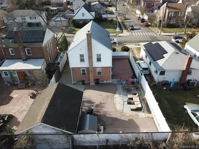 Here is a rare opportunity to own a well-cared for duplex - photo 4